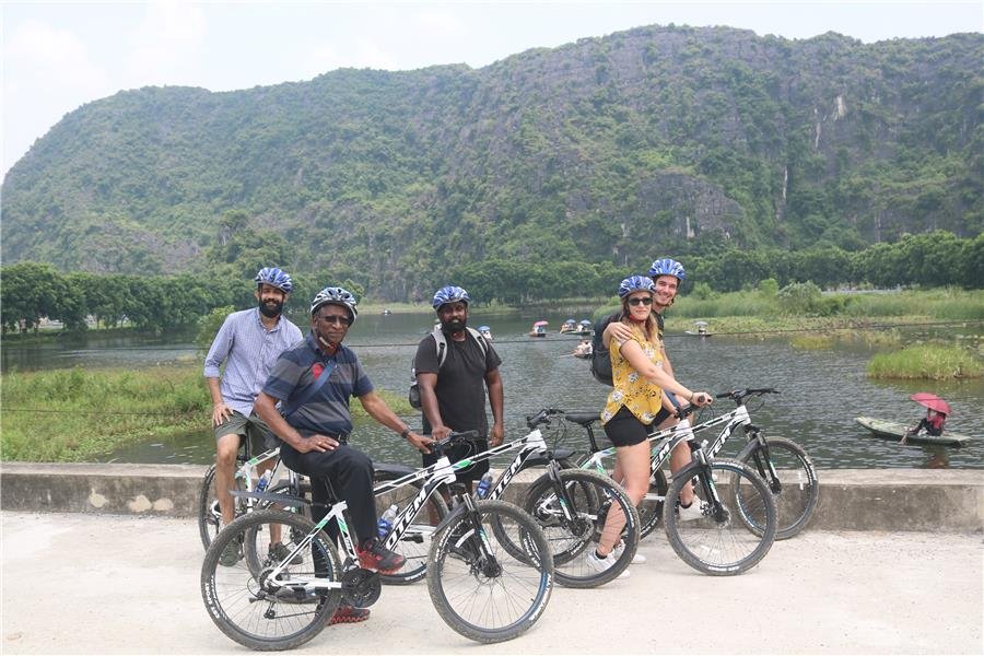 Ninh Binh Bike Tour: Hoa Lu, Tam Coc, Kenh Ga 2 Days